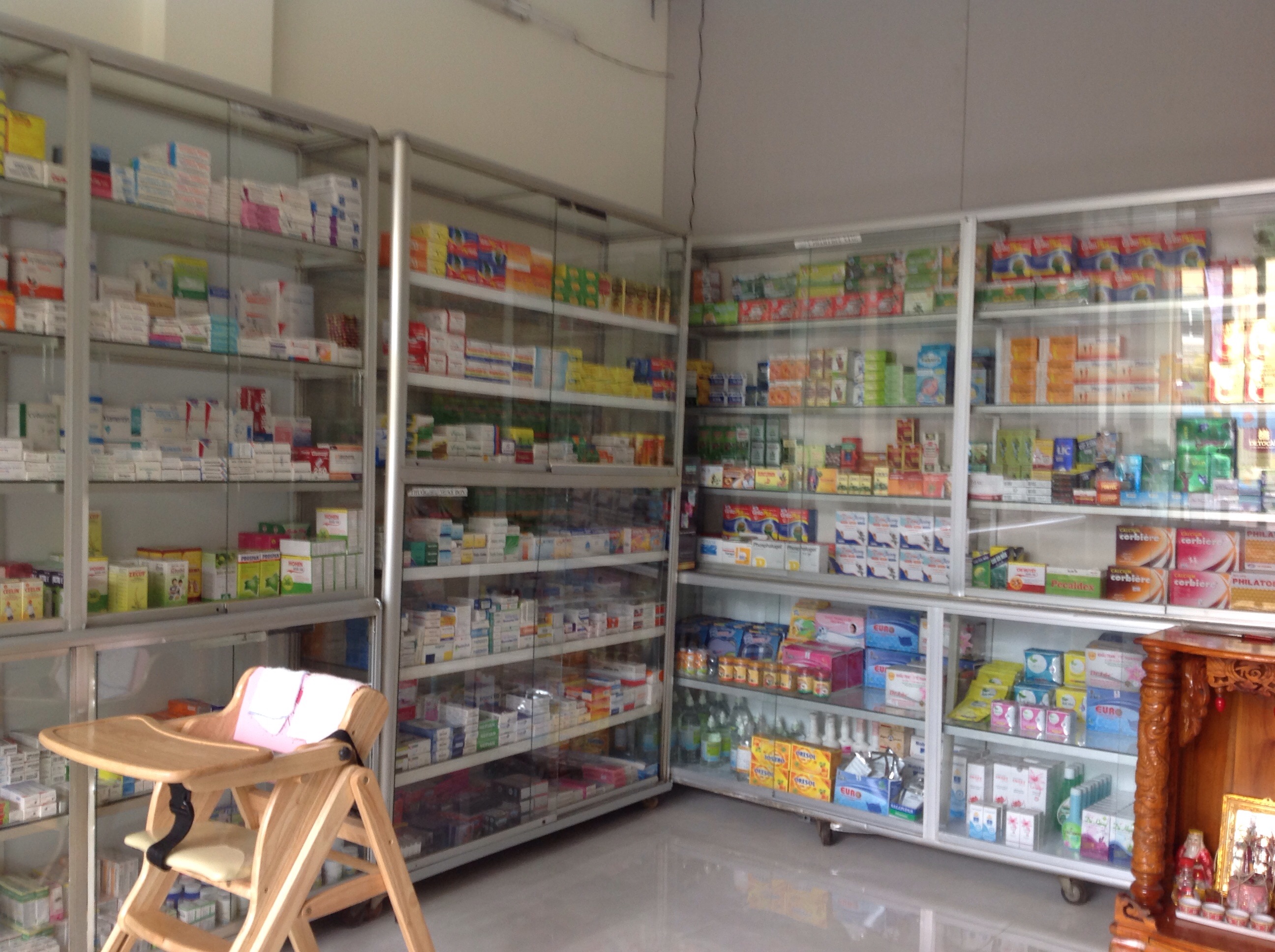 CẦN TUYỂN NỮ DS BÁN THUỐC TÂY 