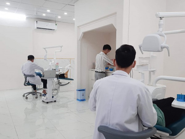 Dạ Nha Khoa Happy Teeth cần hợp tác bác sĩ răng hàm mặt cchn 54 tháng zalo của em : 0394043504