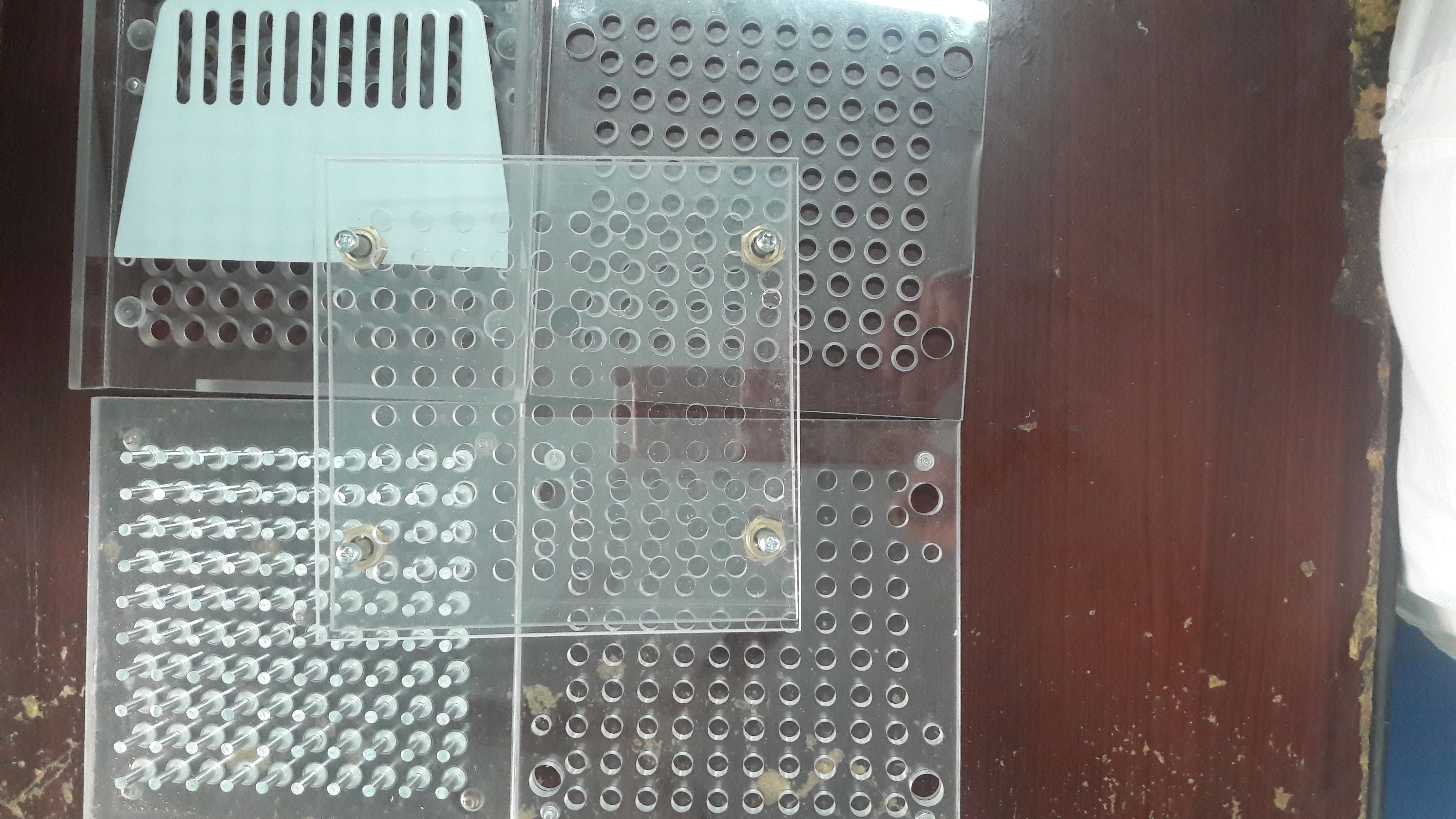 Khuon làm viên nang rỗng 100v giá rẻ, khay vô thuốc con nhộng 100 viên, vỏ viên nang rỗng