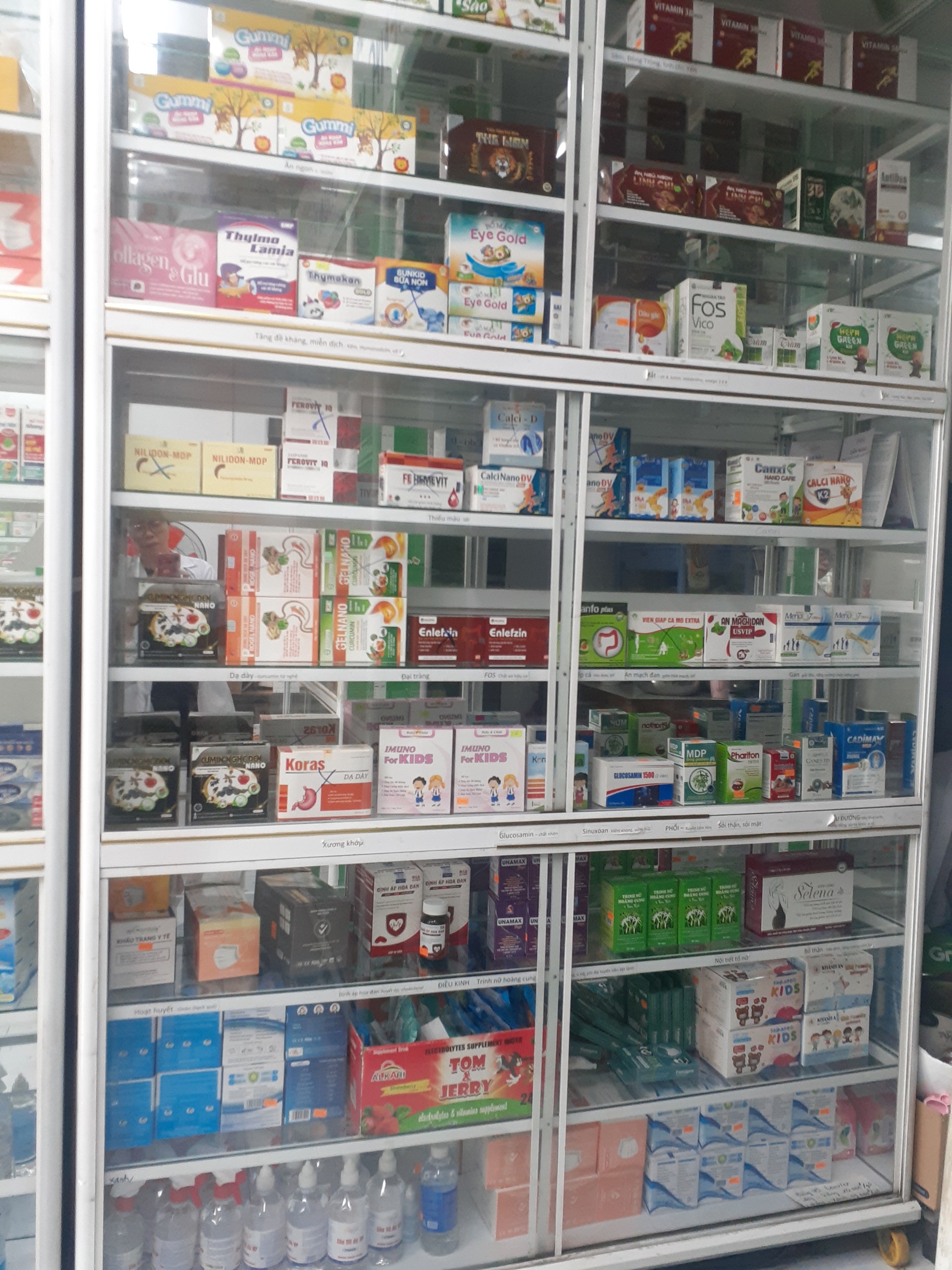 SANG 4 TỦ , 1 QUẦY THUỐC