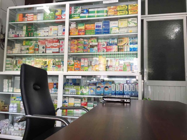 SANG GẤP NHÀ THUỐC TÂY MẶT TIỀN ĐƯỜNG LỚN TIỆN NGHI GIÁ RẺ