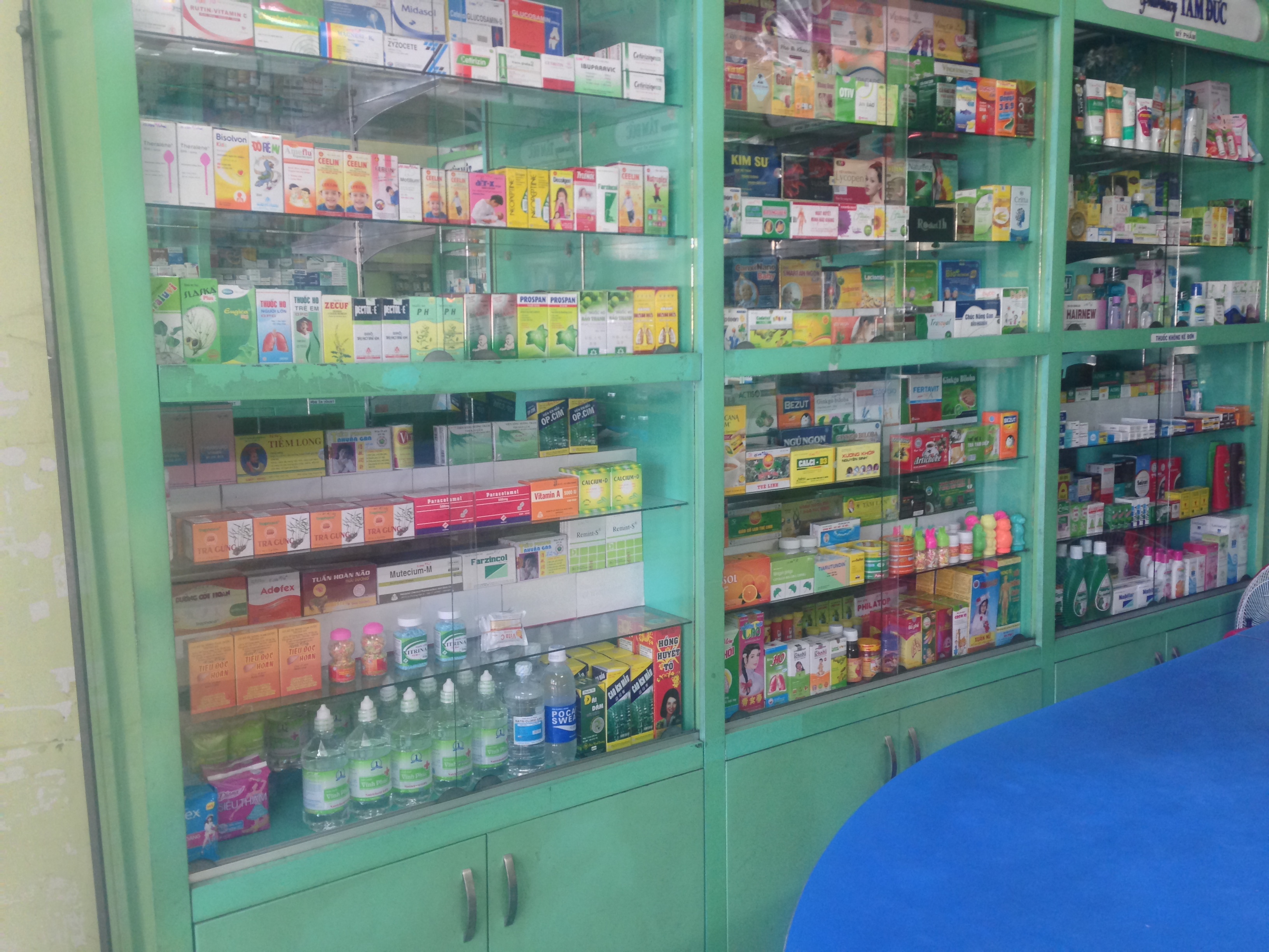 Sang nhà Thuốc Quận Tan Phú