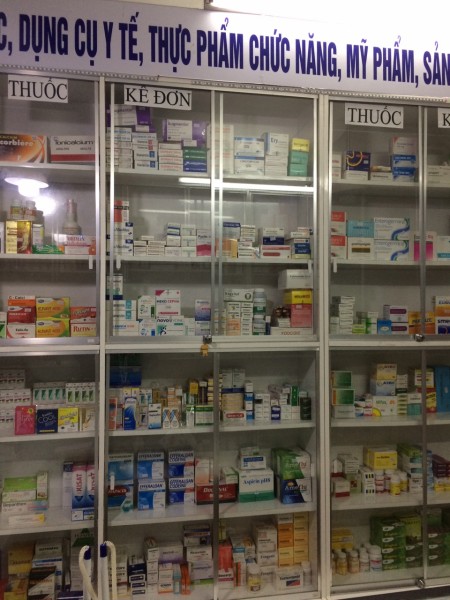 Sang nhà thuốc Tây mặt tiền đường Trường Sa, Q, Phú Nhuận