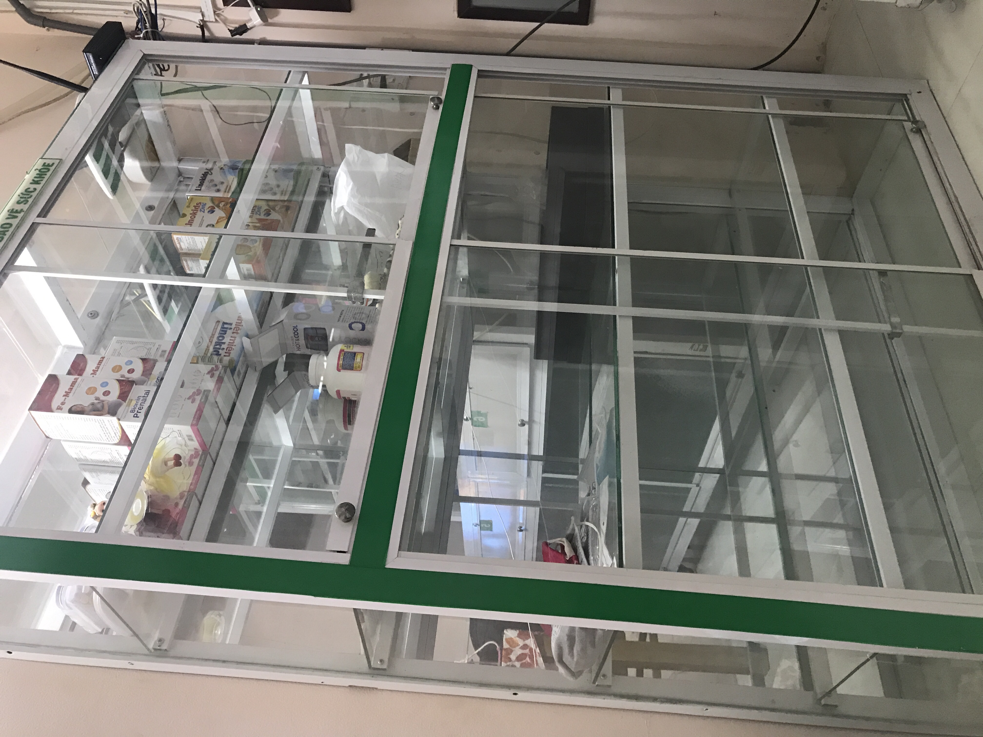 SANG NHƯỢNG QUẦY TỦ ĐẸP MỚI GIÁ TỐT 