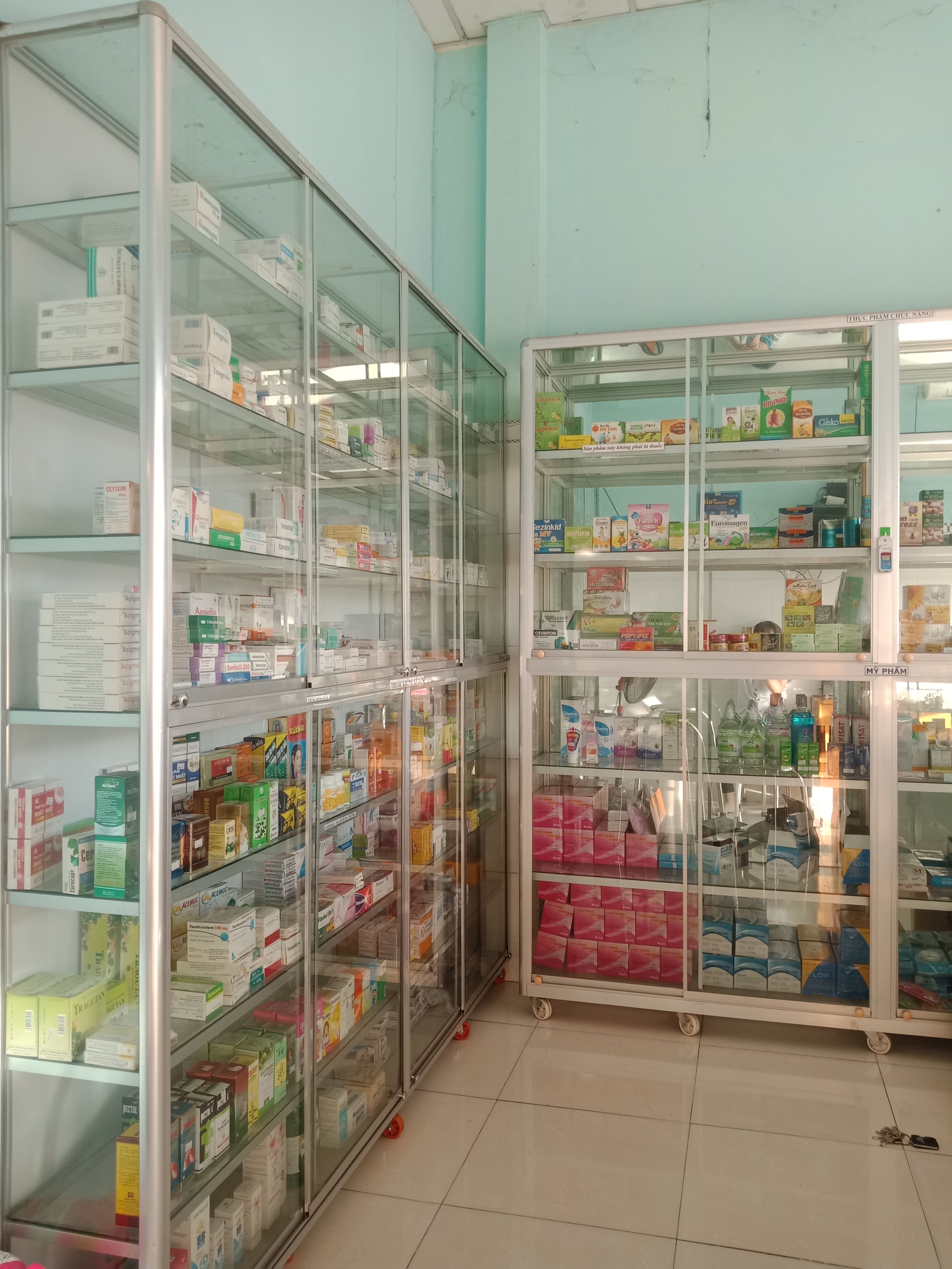 Sang quầy thuốc gấp 