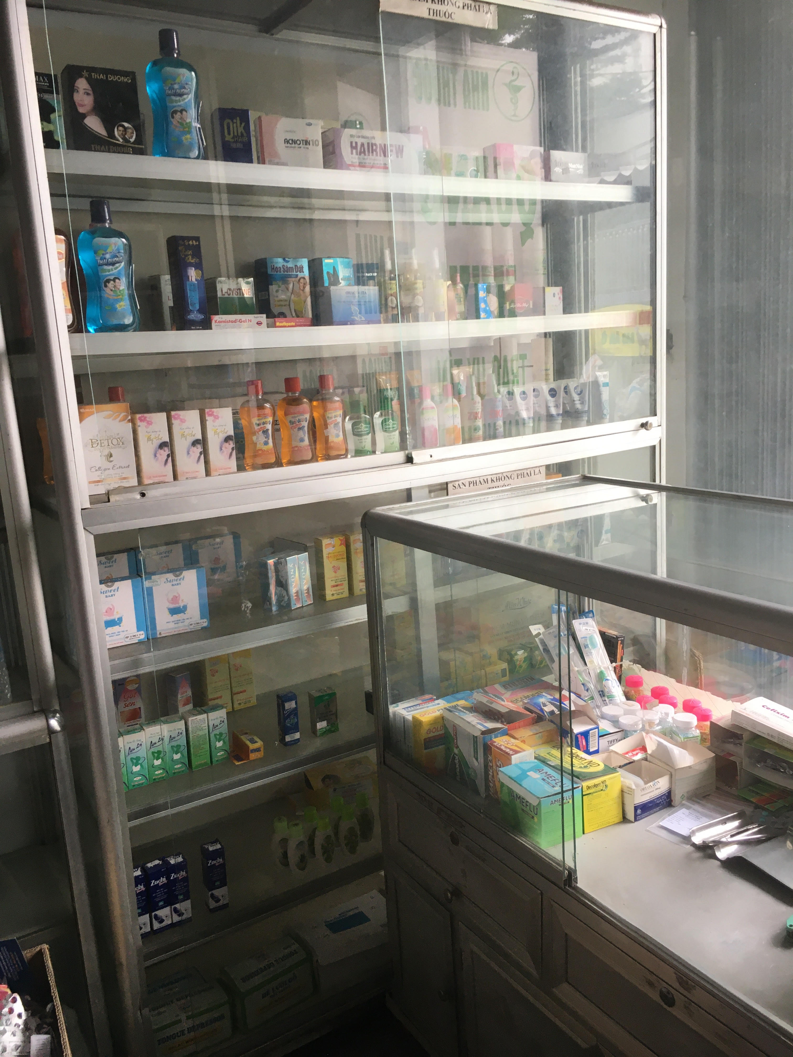 Sang quầy tủ kệ và trang thiết bị nhà thuốc