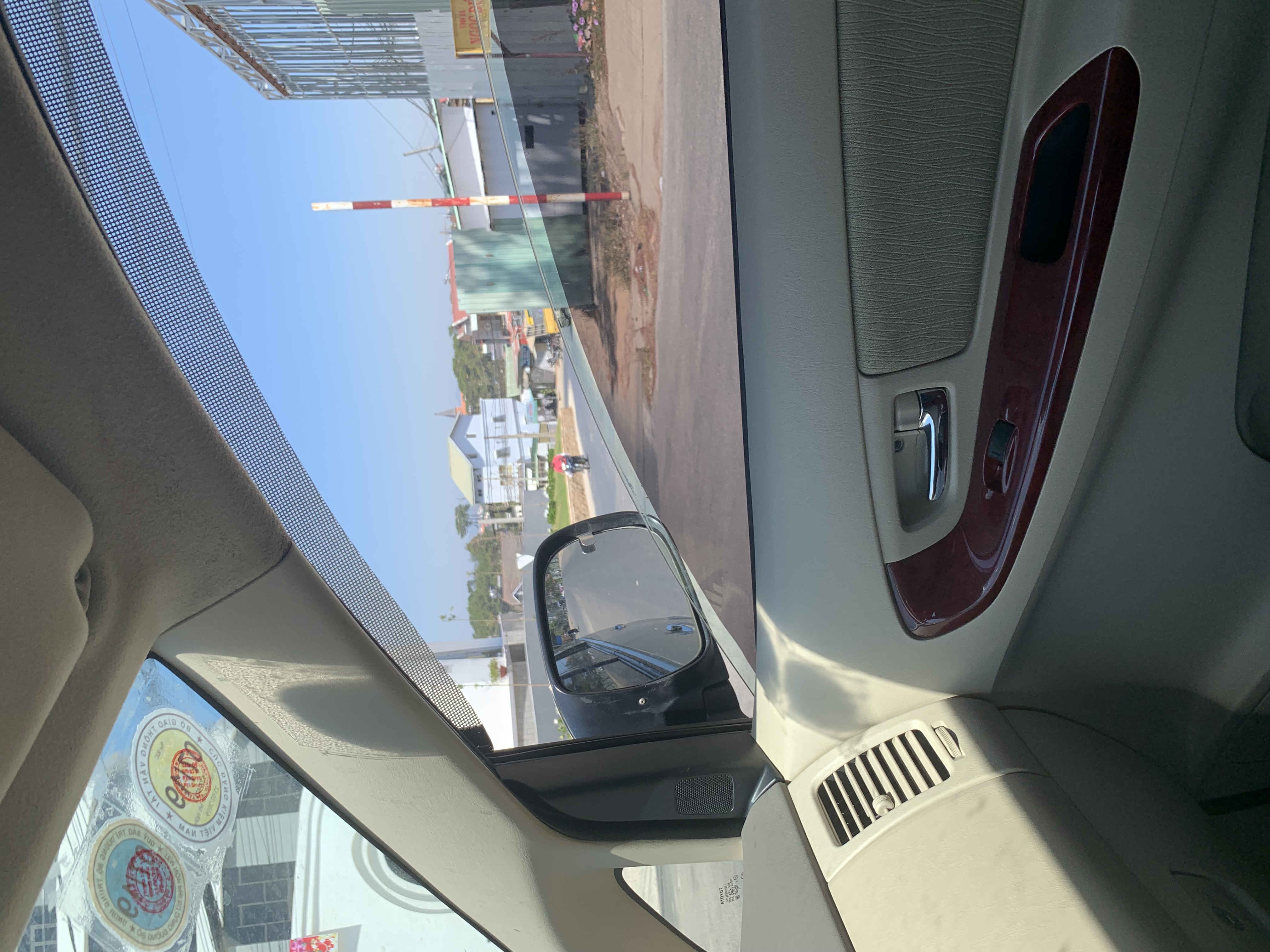 Tìm nhân viên bán thuốc tây